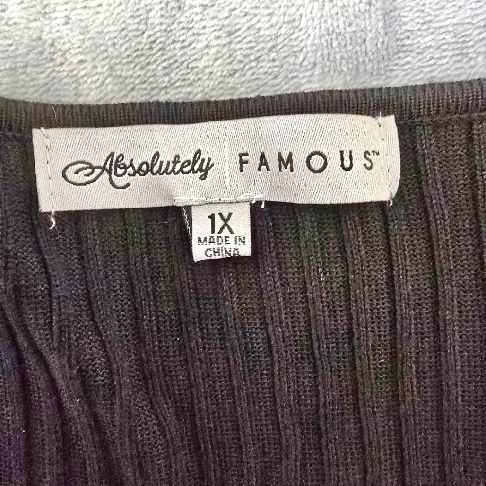 2/$30 Absolutely Famous Black Rib Knit Sweater Lace Sleeves Plus Size 1X - Picture 8 of 11